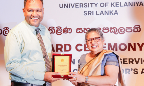 Senior Lecturer Saman Rajapaksha Receives Vice-Chancellor’s Award as One of the Most Successful Directors of the Centers/Units/Committees at the University in 2024